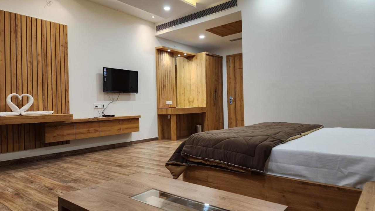 Aanandam Greens Hotel Sehore Kültér fotó