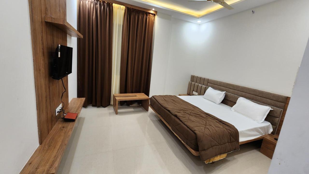 Aanandam Greens Hotel Sehore Kültér fotó