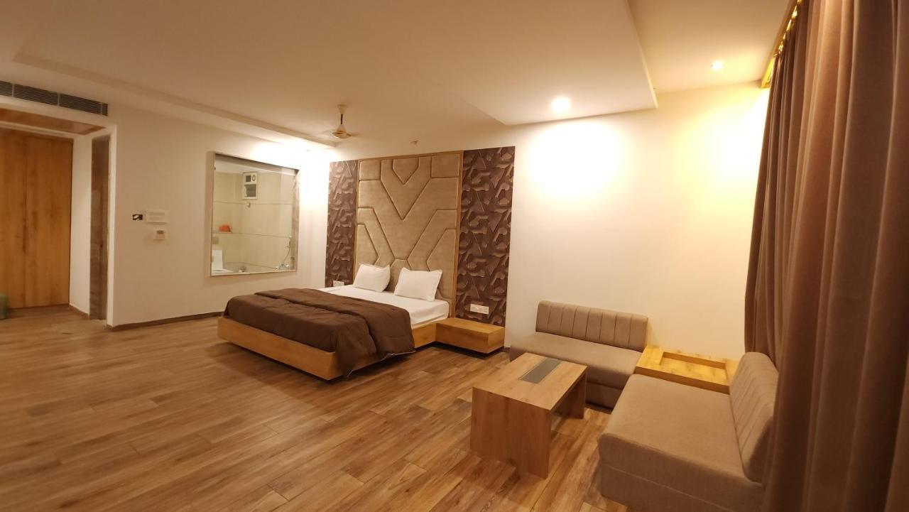 Aanandam Greens Hotel Sehore Kültér fotó