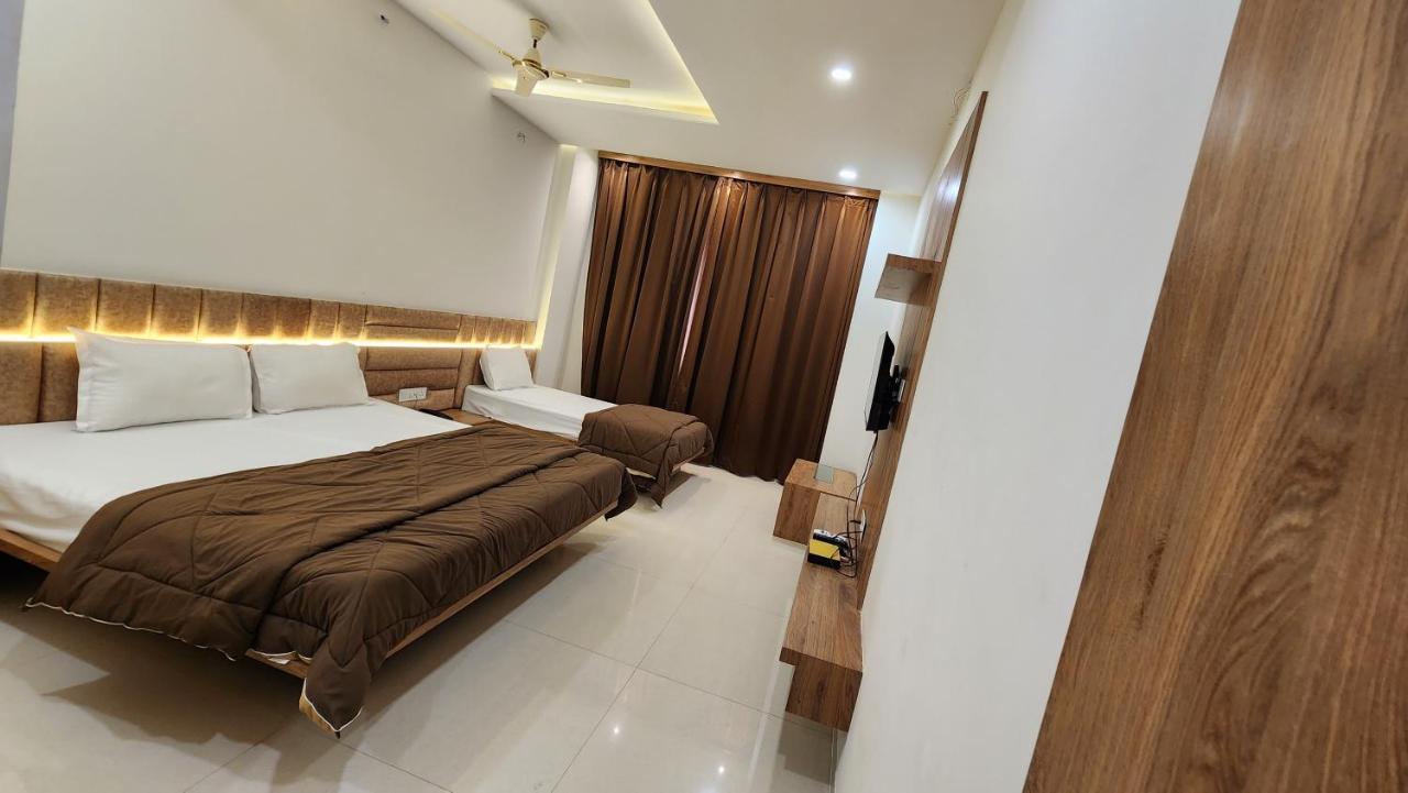 Aanandam Greens Hotel Sehore Kültér fotó