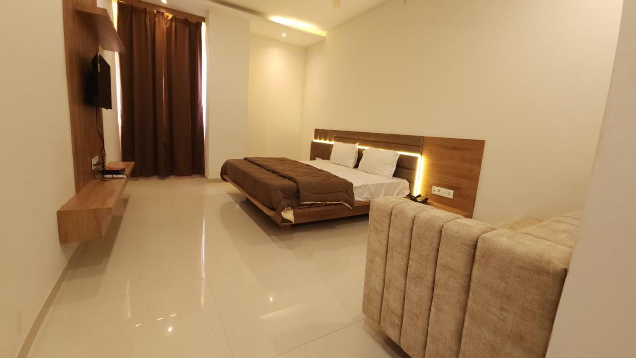 Aanandam Greens Hotel Sehore Kültér fotó