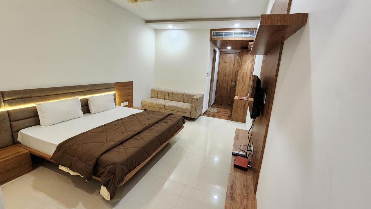 Aanandam Greens Hotel Sehore Kültér fotó